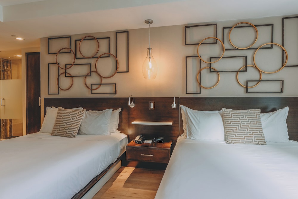 PREMIUM, QUEEN BED