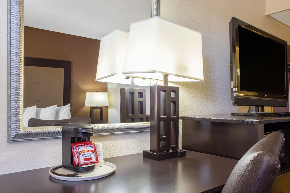 Knights Inn Sierra Vista East Fry 27/40