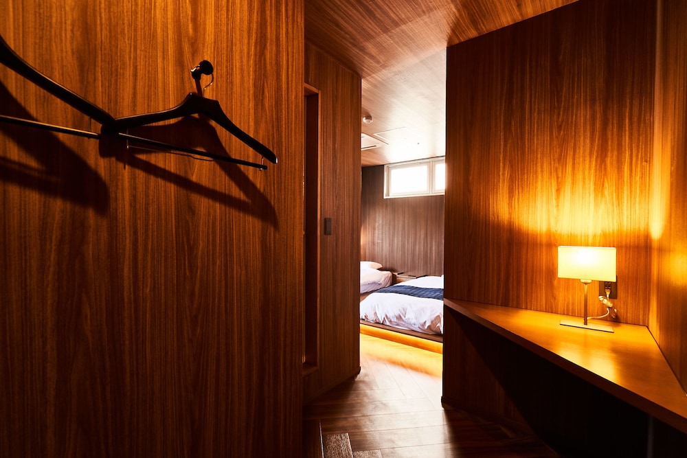 AND HOSTEL HOMMACHI EAST 40/69