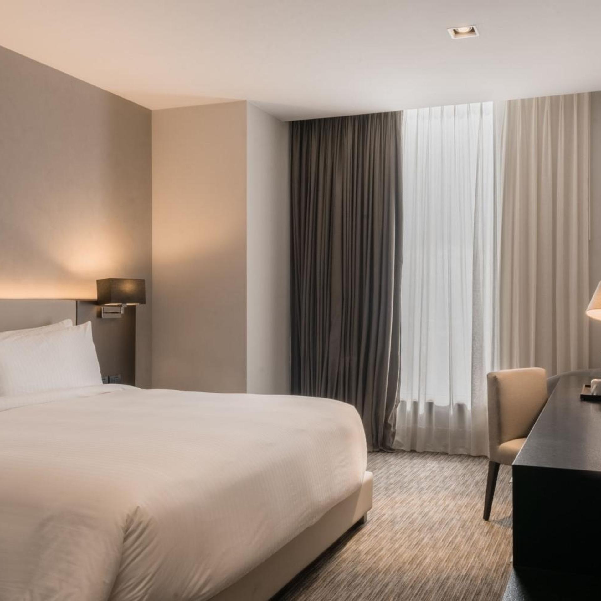 Guest Room, Traditional, King Bed, City View