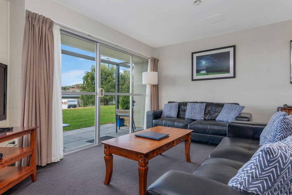 BAY VIEW VILLAS 40/64