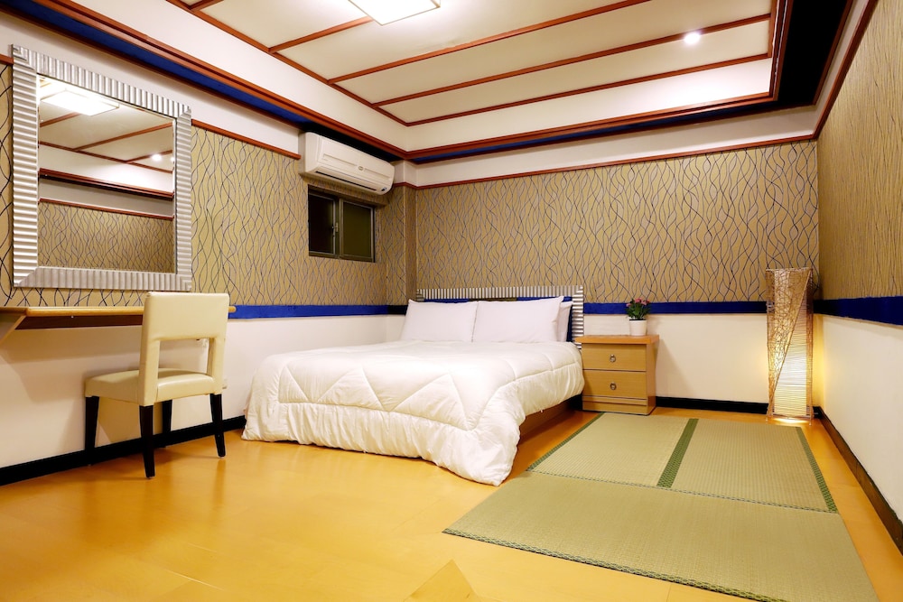 Gorgeous Hot Spring Resort 18/50