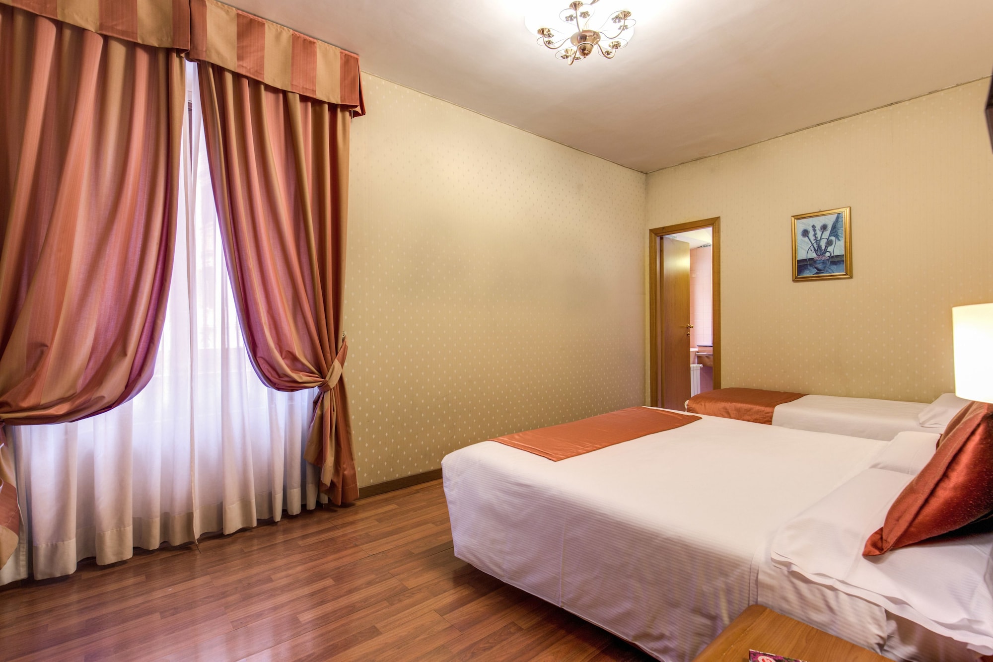 ROOM, TRIPLE