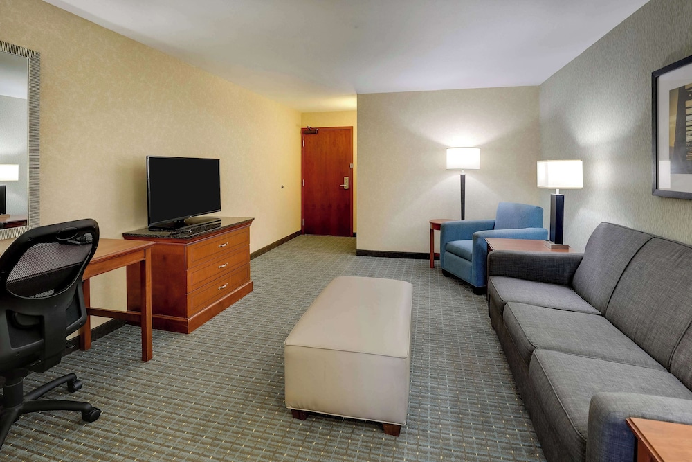 Drury Inn And Suites Grand Rapids 61/77