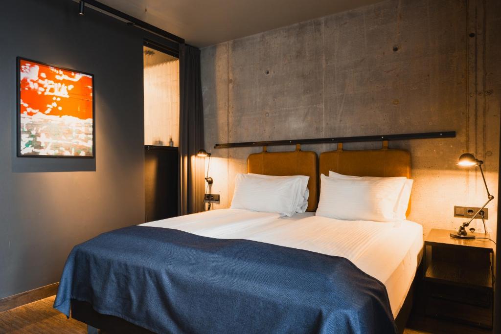 Harbor, Double Bed