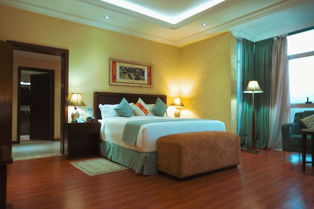 Capital Hotel And Spa 32/76