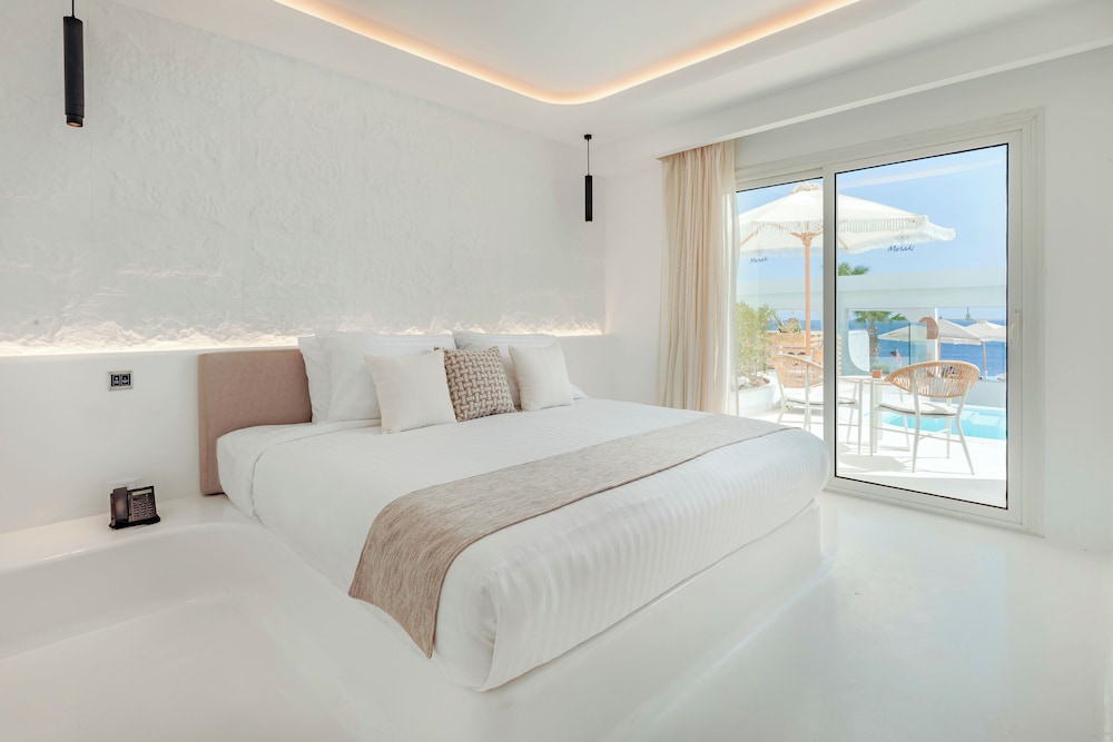 Party Never Ends, Pool, Suite, King Bed