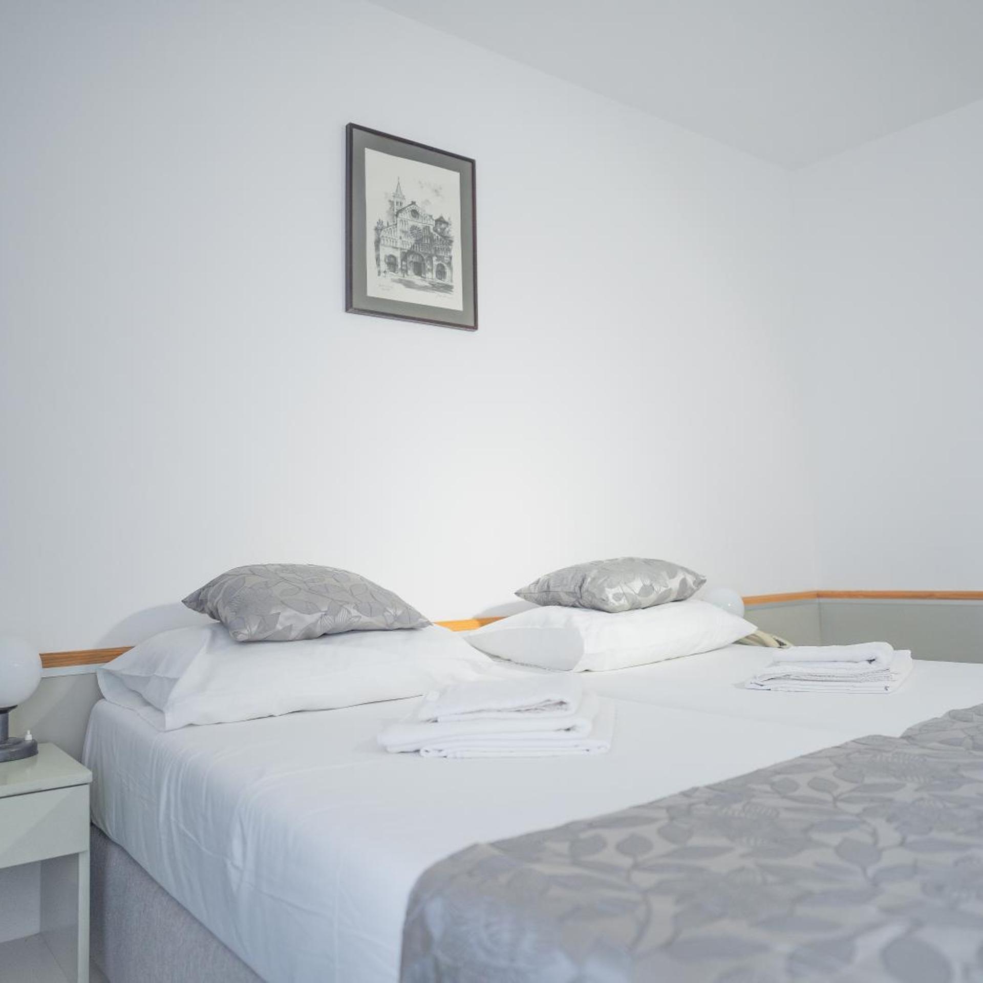 Economy, Double or Twin Bed, No Balcony، Hotel Miran Pirovac 7/8