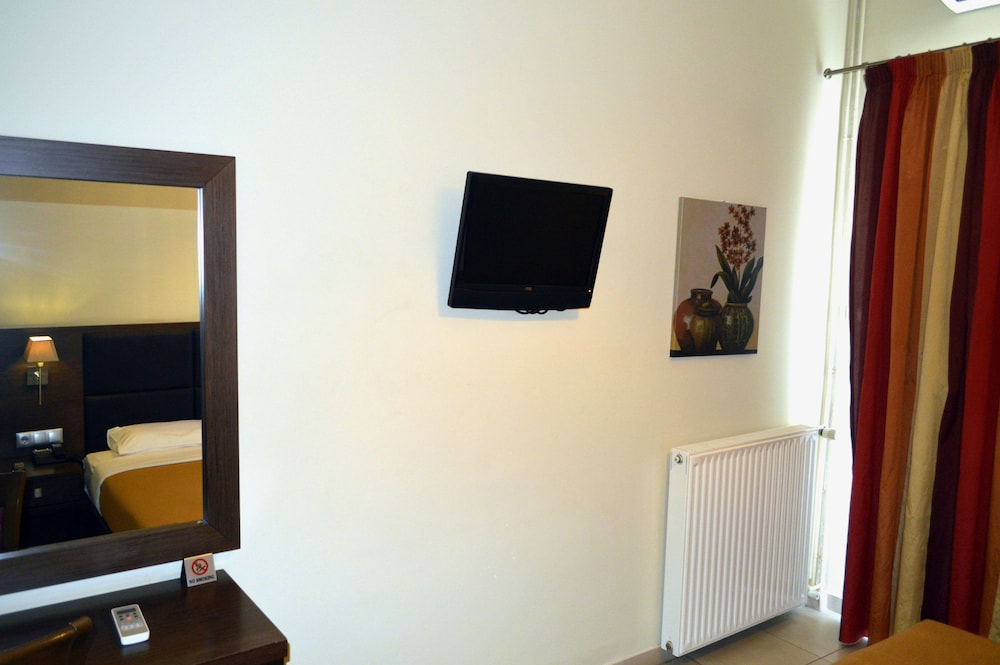 SAN NECTARIOS HOTEL 34/50