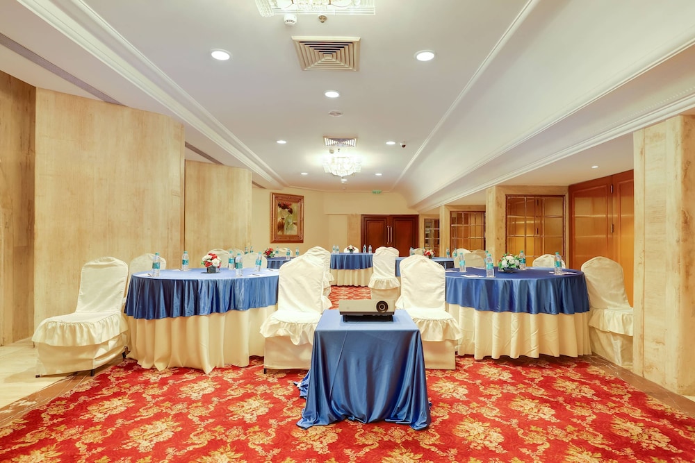 The Royal Plaza New Delhi 40/50
