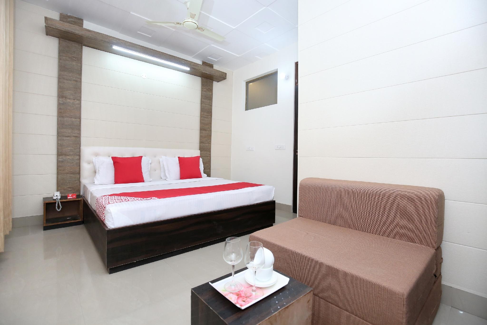 Oyo 13368 Hotel Gold Star 8/35