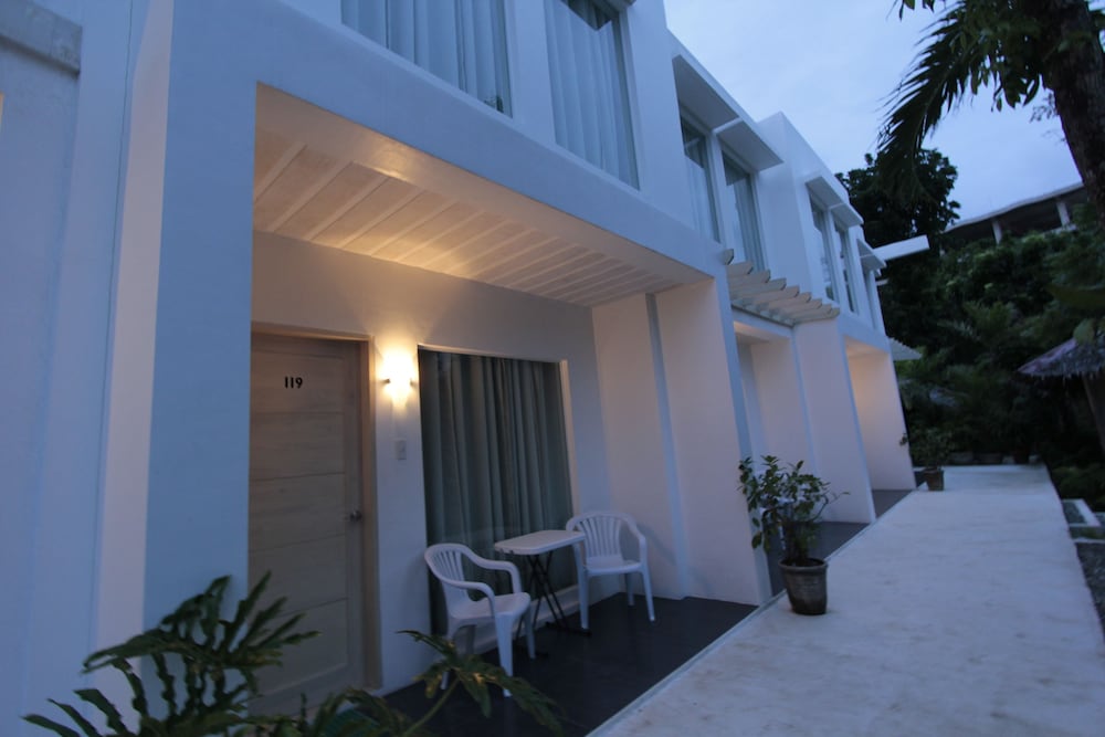 CASA PILAR BEACH RESORT 10/35