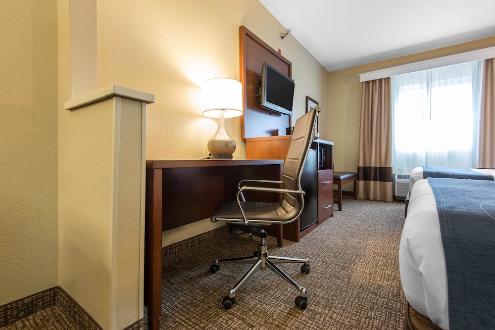 Comfort Suites Rochester Henrietta University Area 38/40