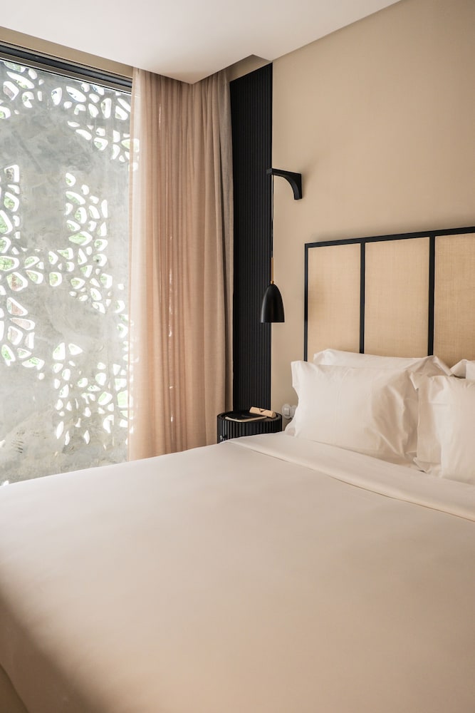 Artist, King and Twin Beds