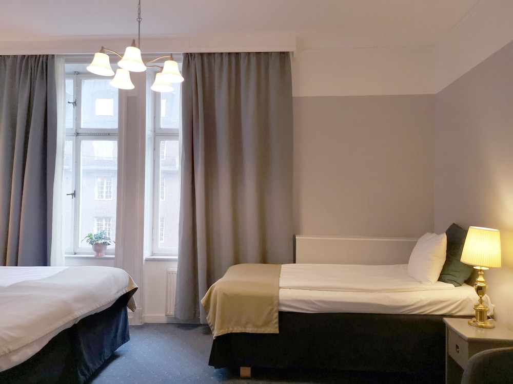 Crystal Plaza Hotel 25/32