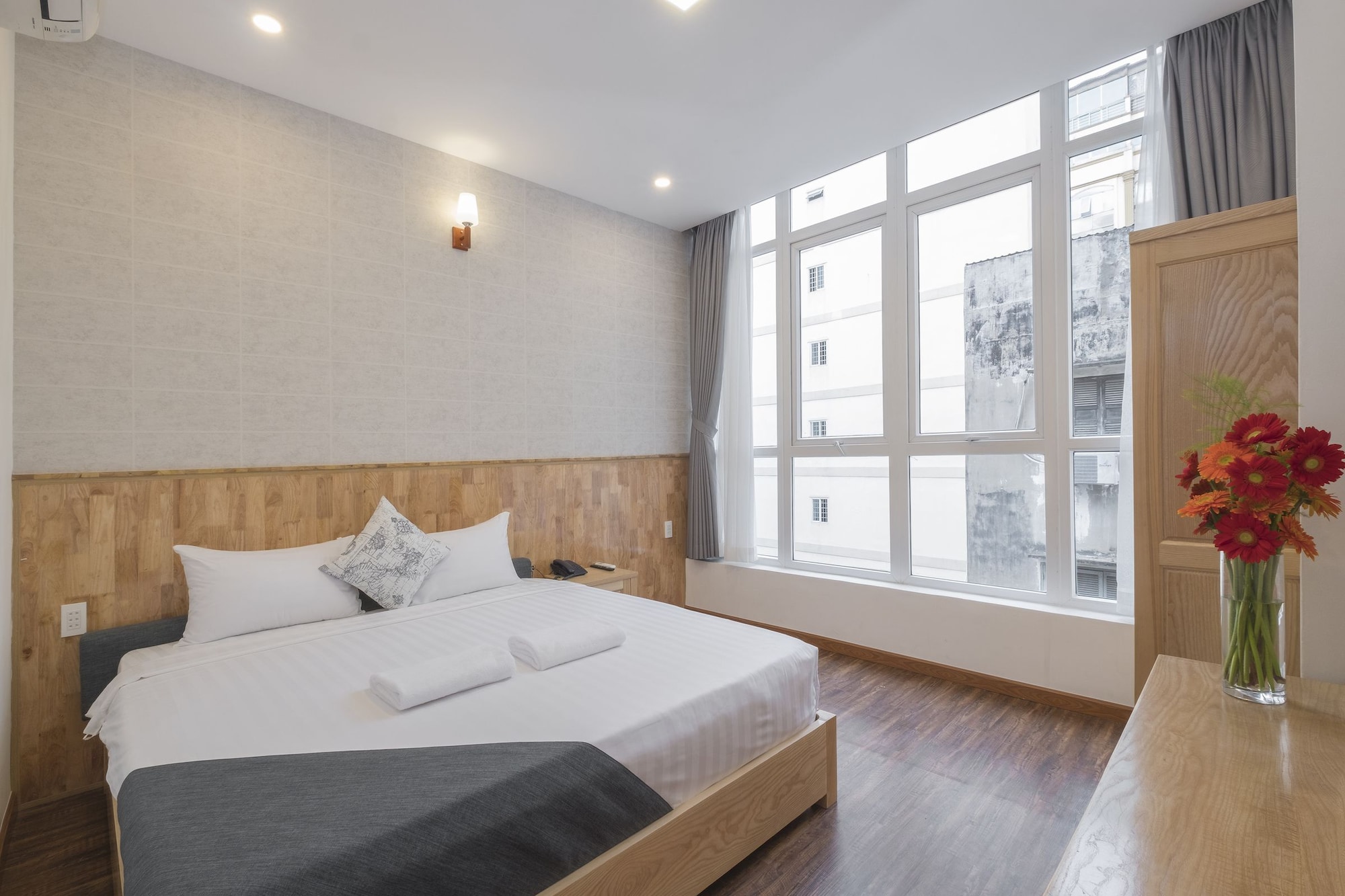 Deluxe, King Bed