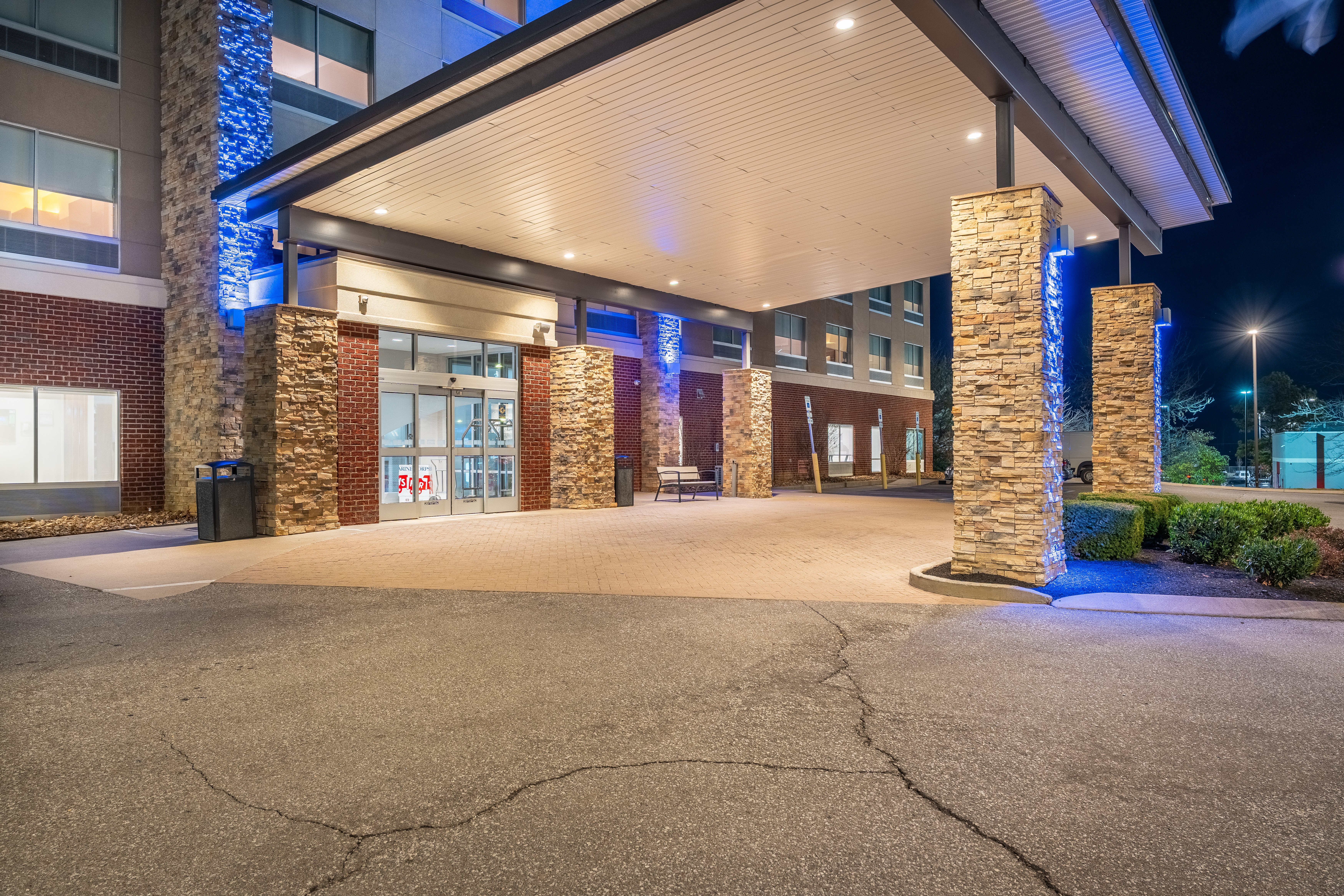 Holiday Inn Express Suites Nashville North Springfield 74/77
