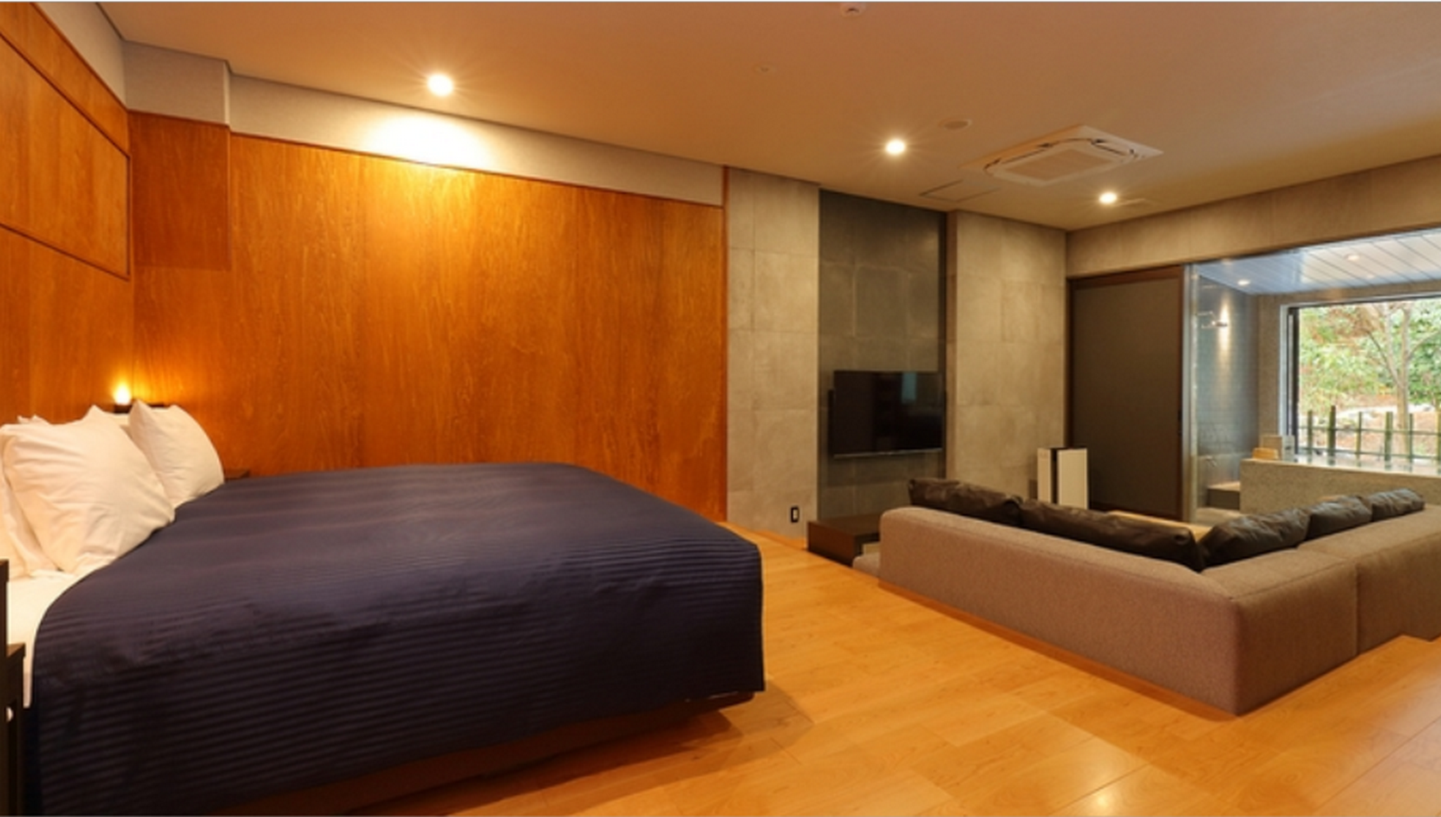 Interior, Deluxe, King Bed, Indoor Spring Bath