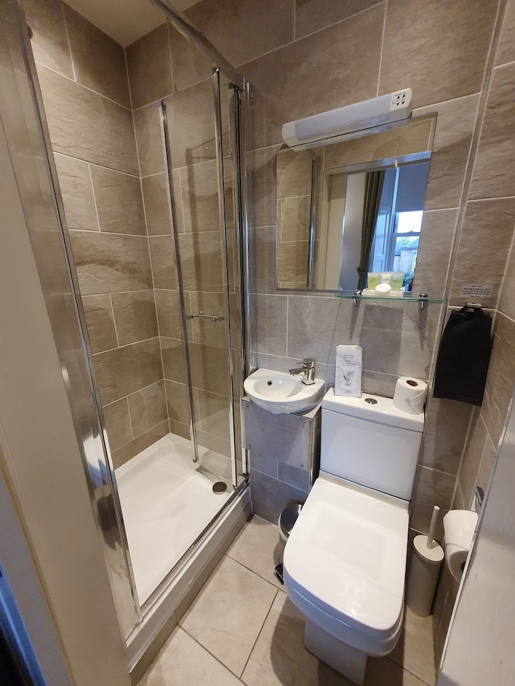 18 Craigmillar Park Guest House 50/50