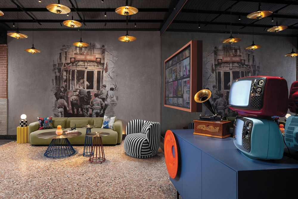Moxy Istanbul Beyoglu 40/50