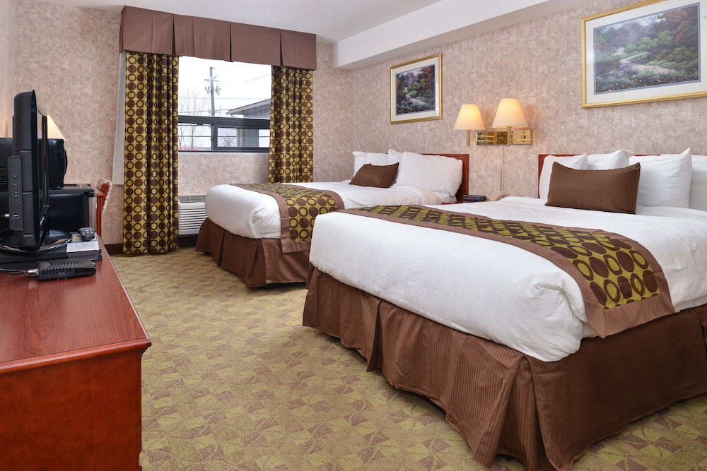 Lexington Inn & Suites Windsor 24/51