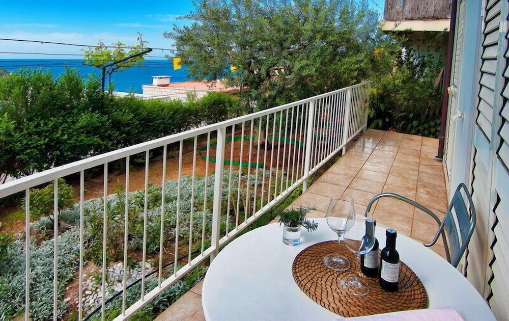 SIPA APARTMENTS 3/50