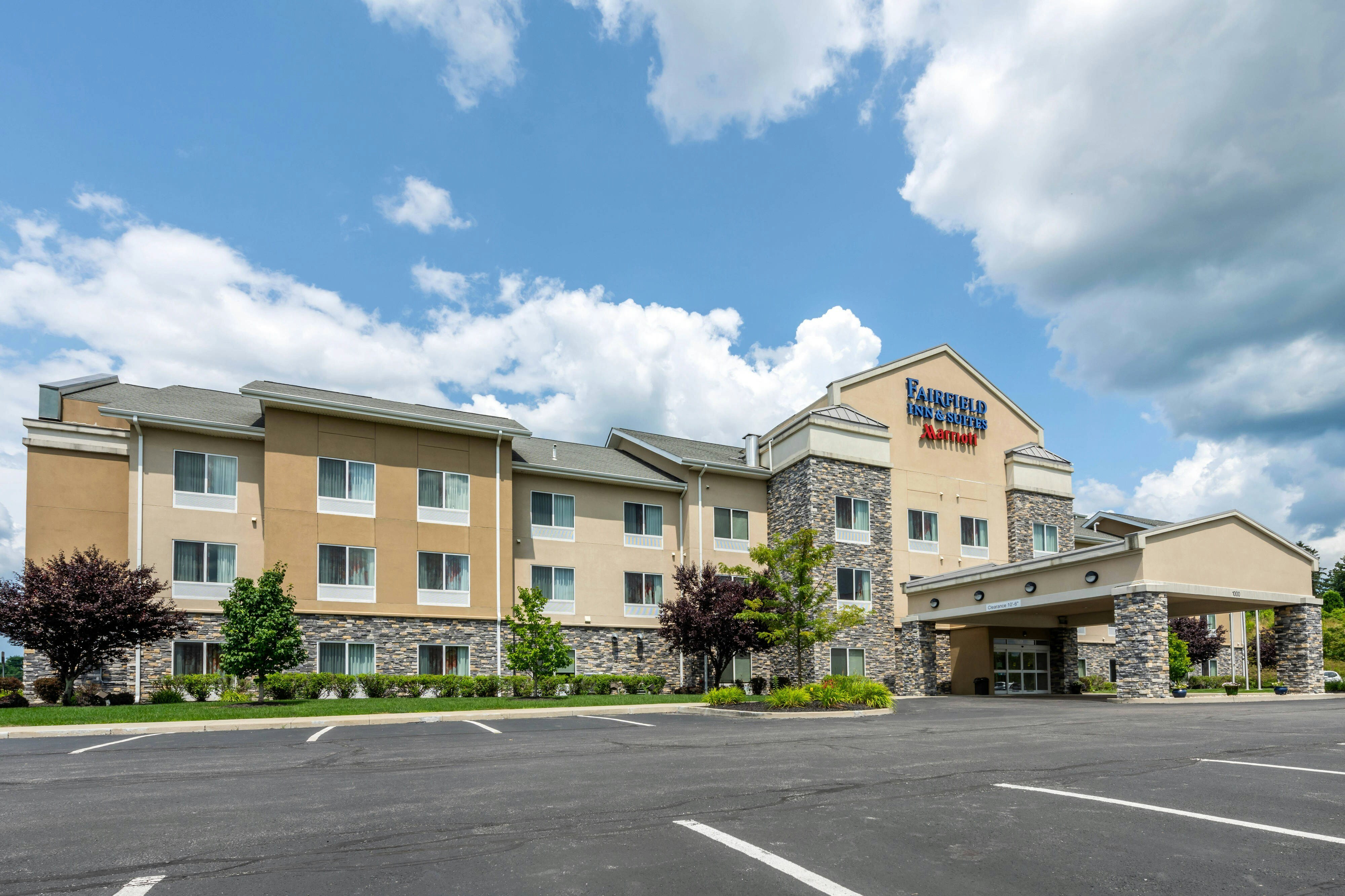 Fairfield Inn Suites Slippery Rock 15/16