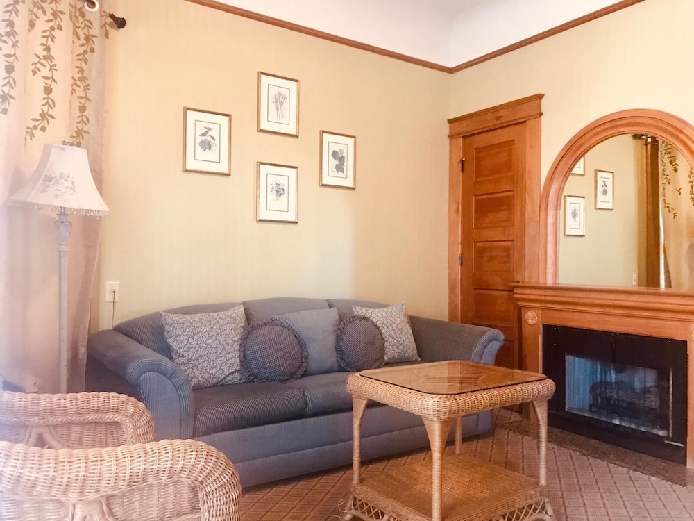 Pacific Grove Inn 64/79