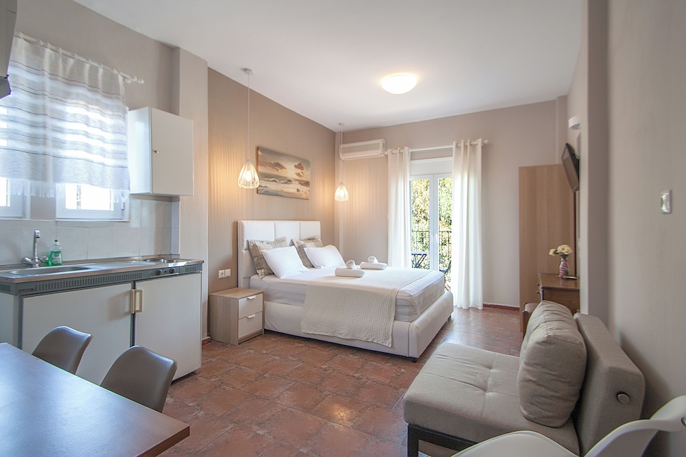 Villa Albanis 10/33