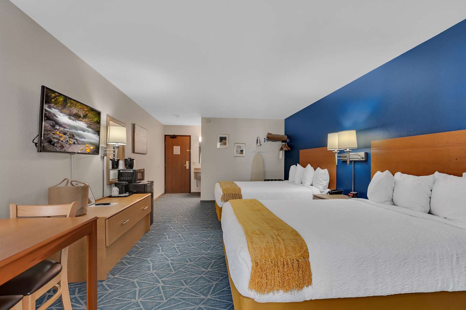 Room, 2 Queen Beds, Pool Side