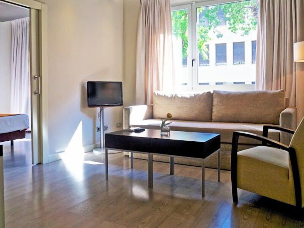 Suites Viena Plaza de Espana 58/61
