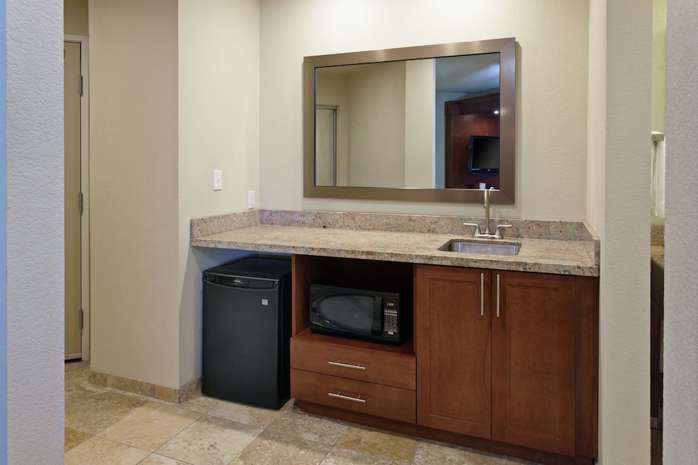 Hampton Inn and Suites Seattle-Airport/28th Ave 15/31