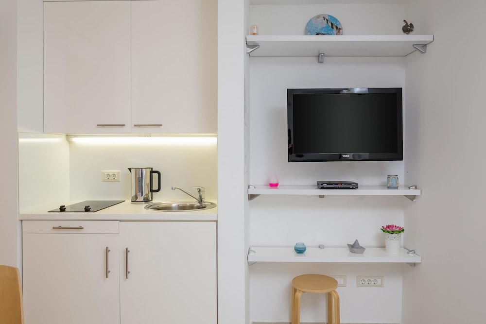 Split Center Suites 55/66