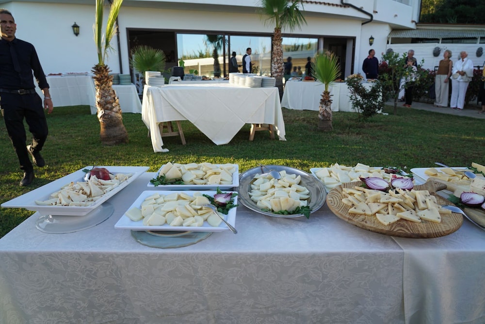 Luzia Agriresort 37/50
