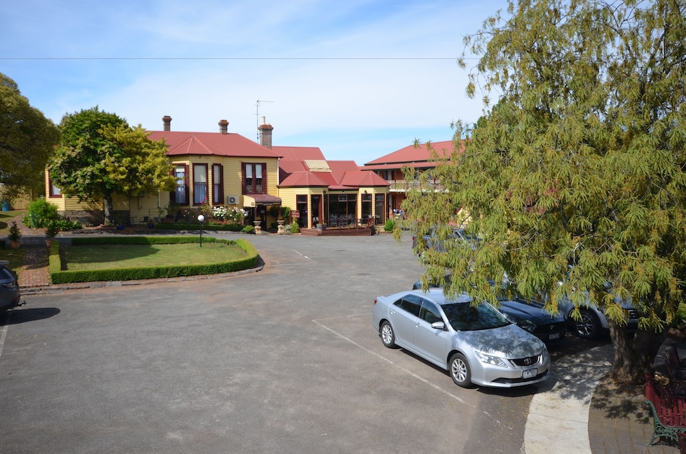 Central Springs Inn 24/28