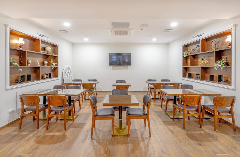 Iris Hotel Tbilisi 51/60