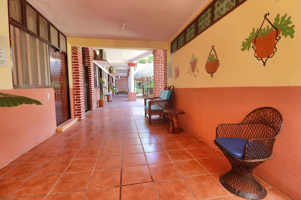 Hotel y Bungalows Acuario 9/60