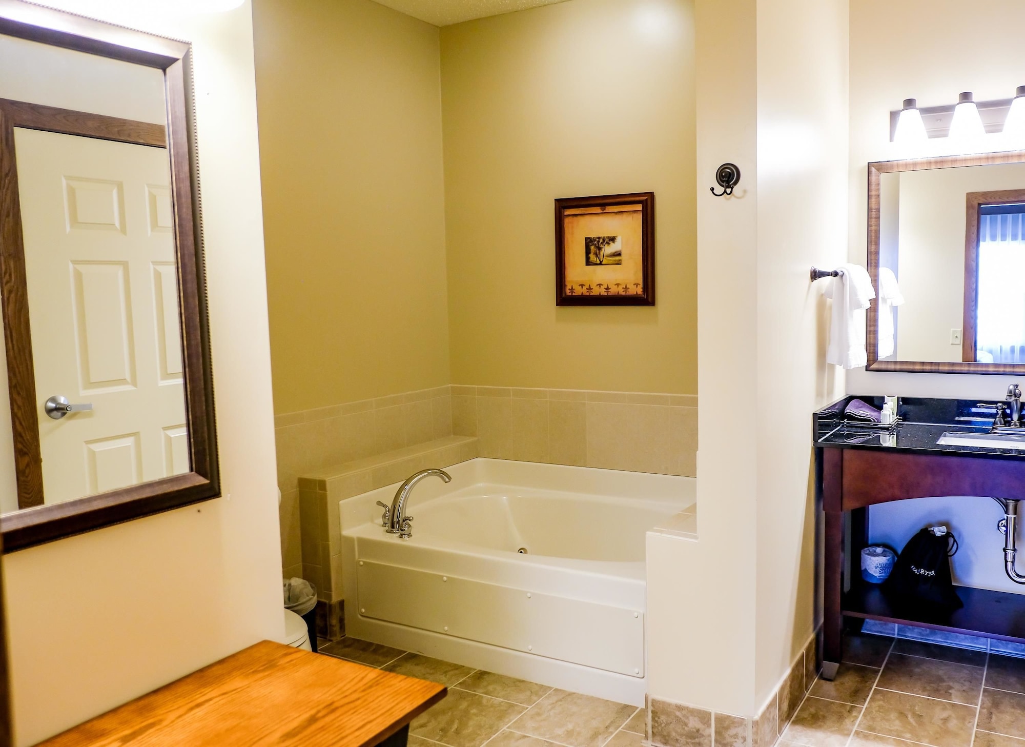 Suite, 2 Queen Beds, Sofa, Jetted Tub, Best Western Plus Dutch Haus Inn And Suites 7/7