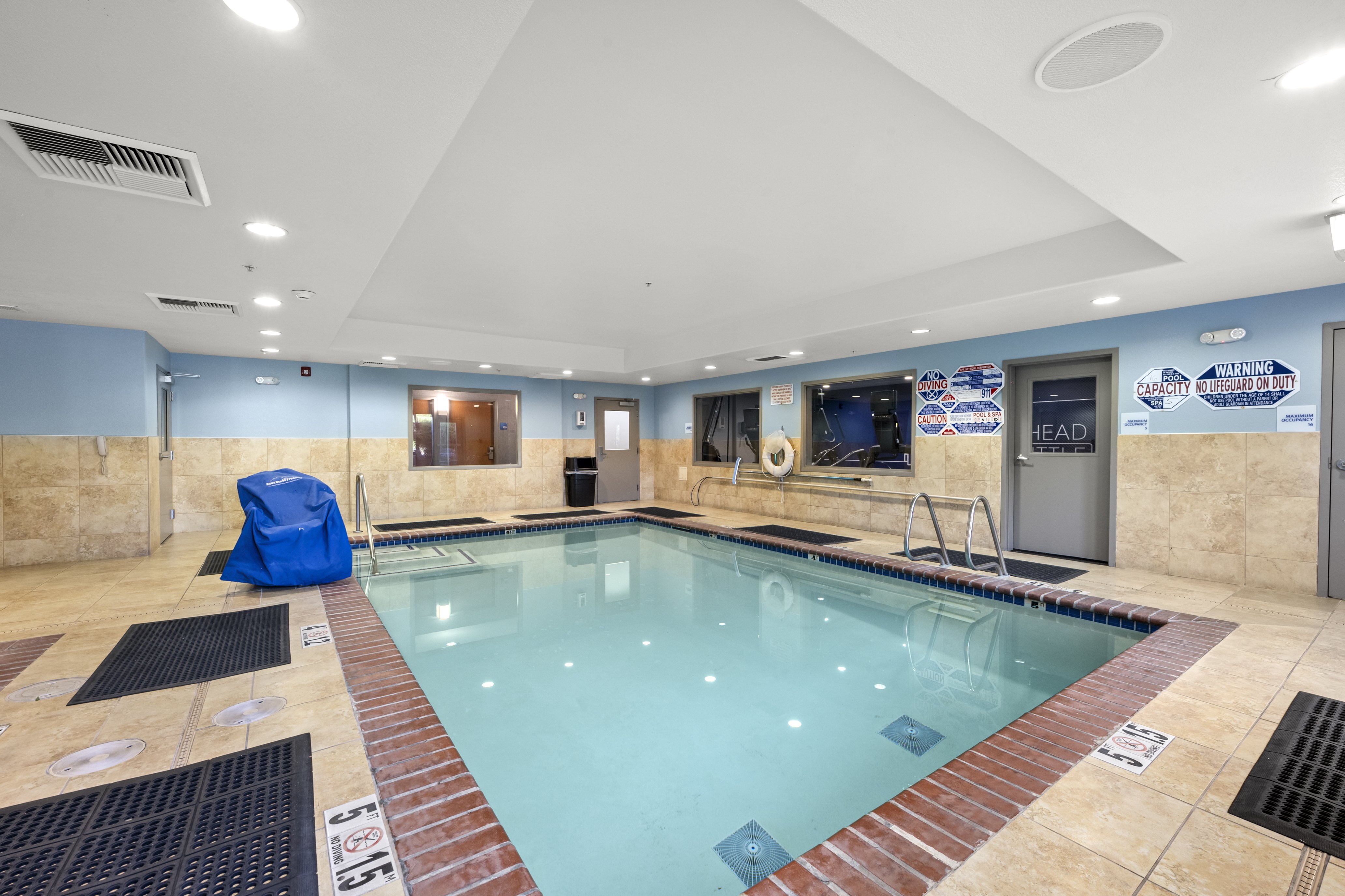 Holiday Inn Express Hotel & Suites Lincoln-Roseville Area 34/71