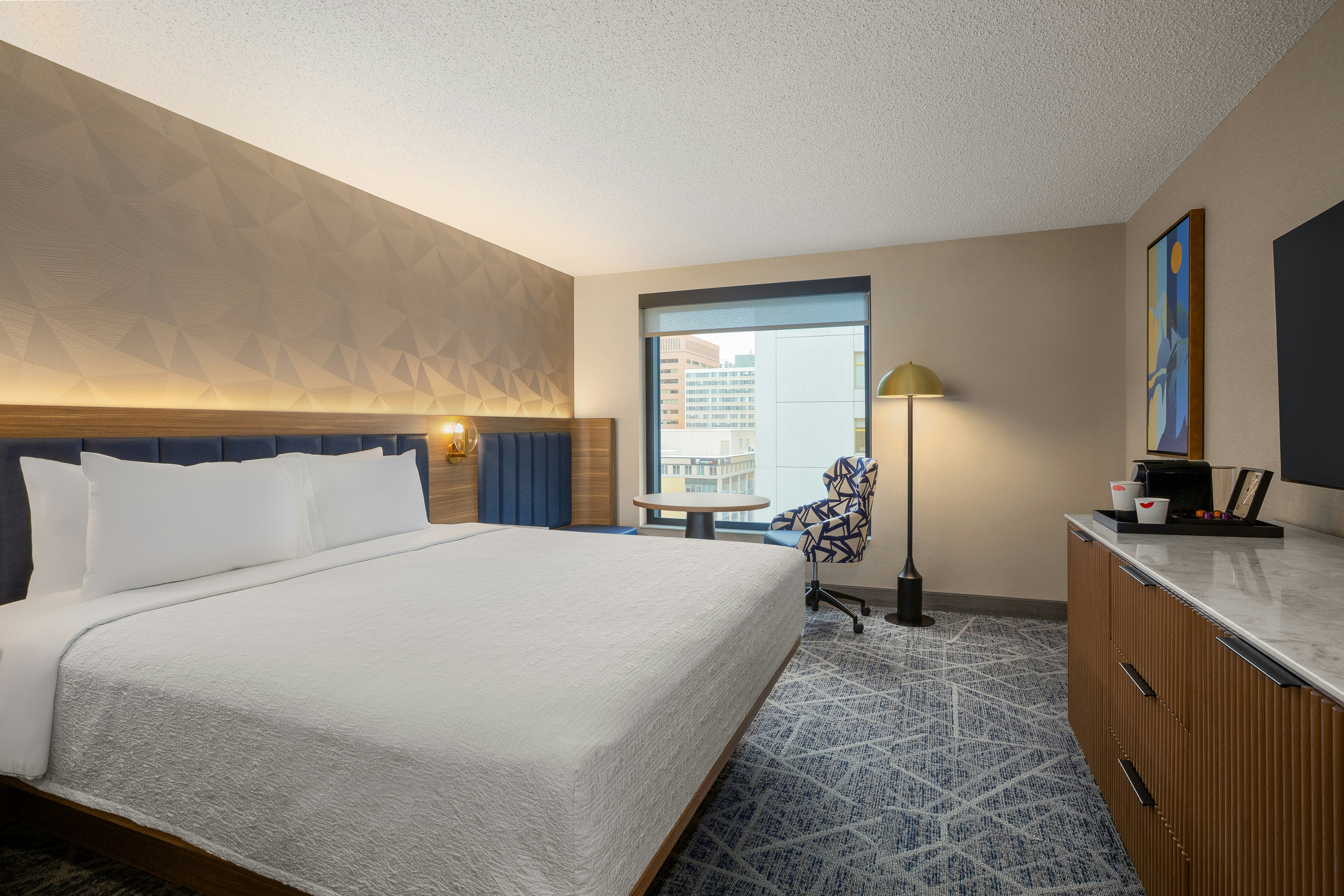 ROOM, KING BED
