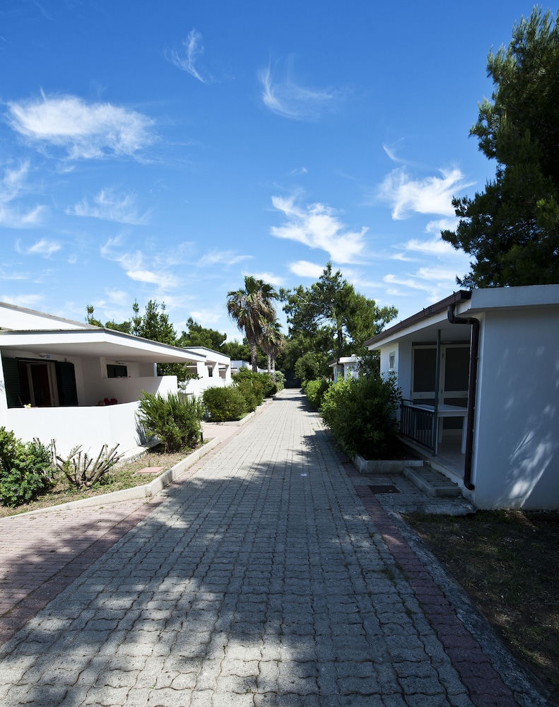 VILLAGGIO LE DIOMEDEE 62/70