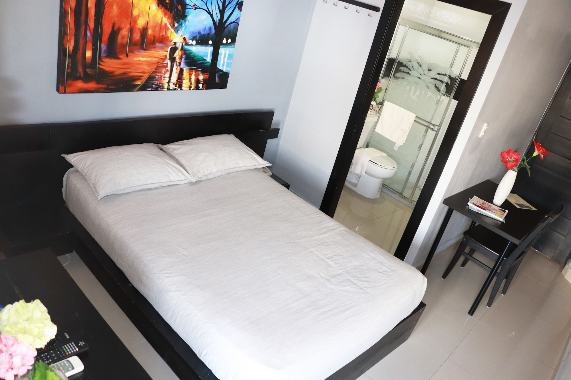 SUPERIOR, QUEEN BED