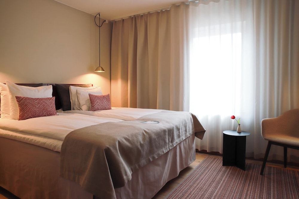 Business, Double Bed