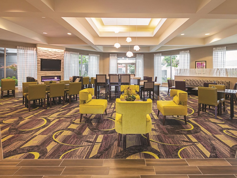 La Quinta Inn & Suites by Wyndham Fort Worth City View 29/48