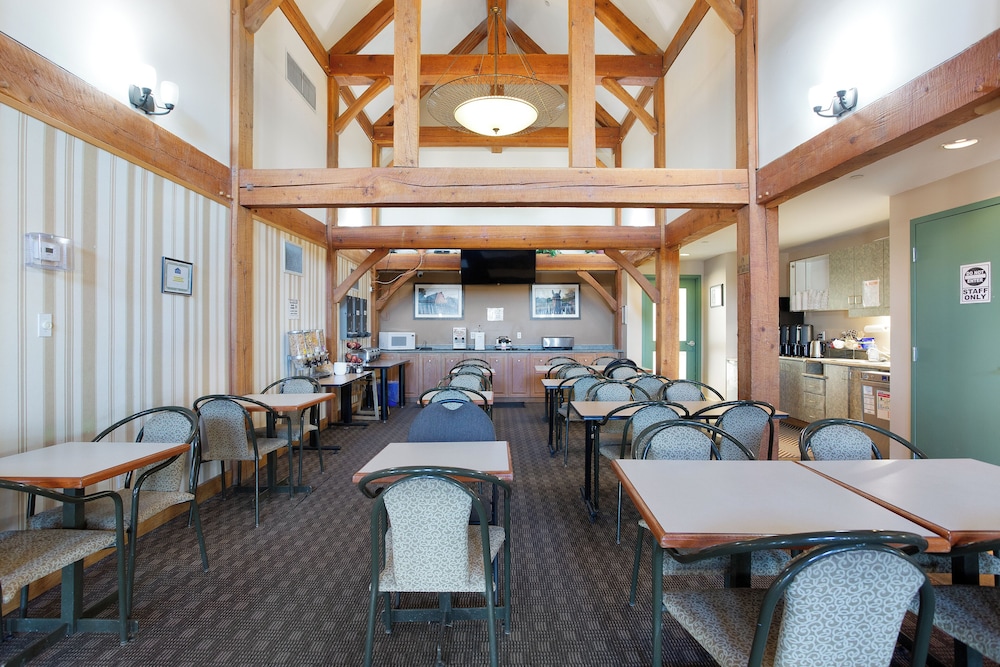 Lakeview Inn & Suites 49/60