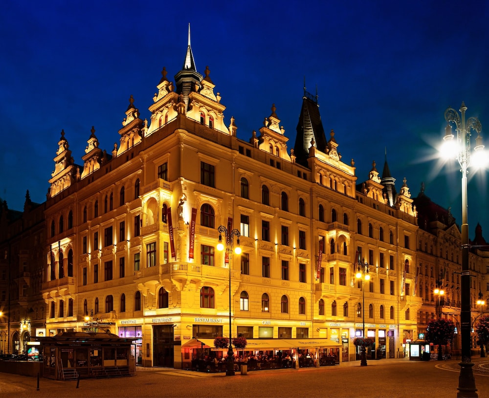 Kings Court Hotel 2/50