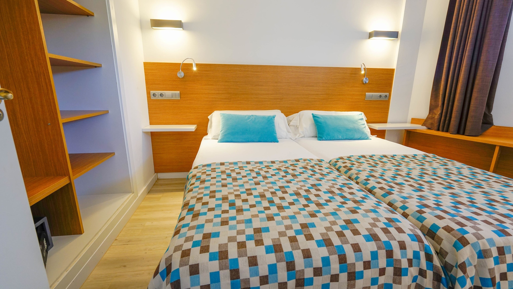 SUPERIOR, APARTMENT, TWIN BEDS, SEA VIEW, 2 SOFA, BALCONY