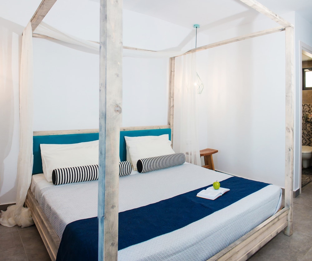Malibu Boutique Studios 7/50