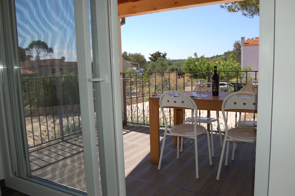 Gorgonia Apartments 44/50