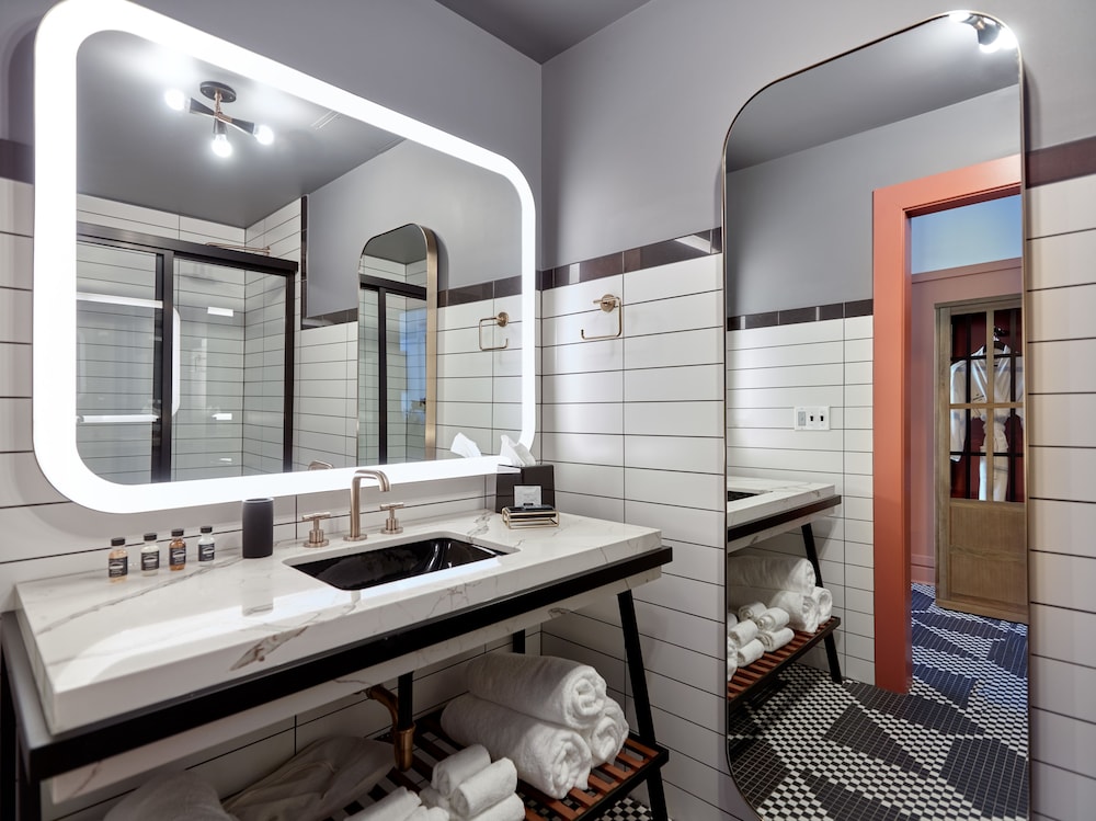The Chicago Hotel Collection - Wrigleyville 44/44